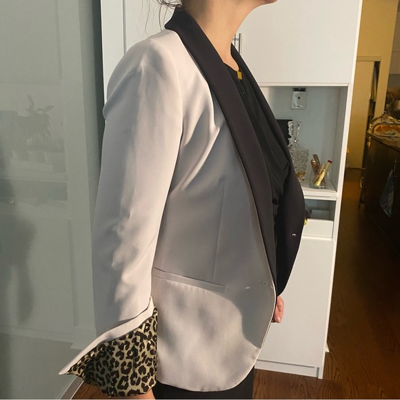 United Colors of Benetton White Blazer With Leopard Print Sleeves Size 2 - Picture 8 of 8
